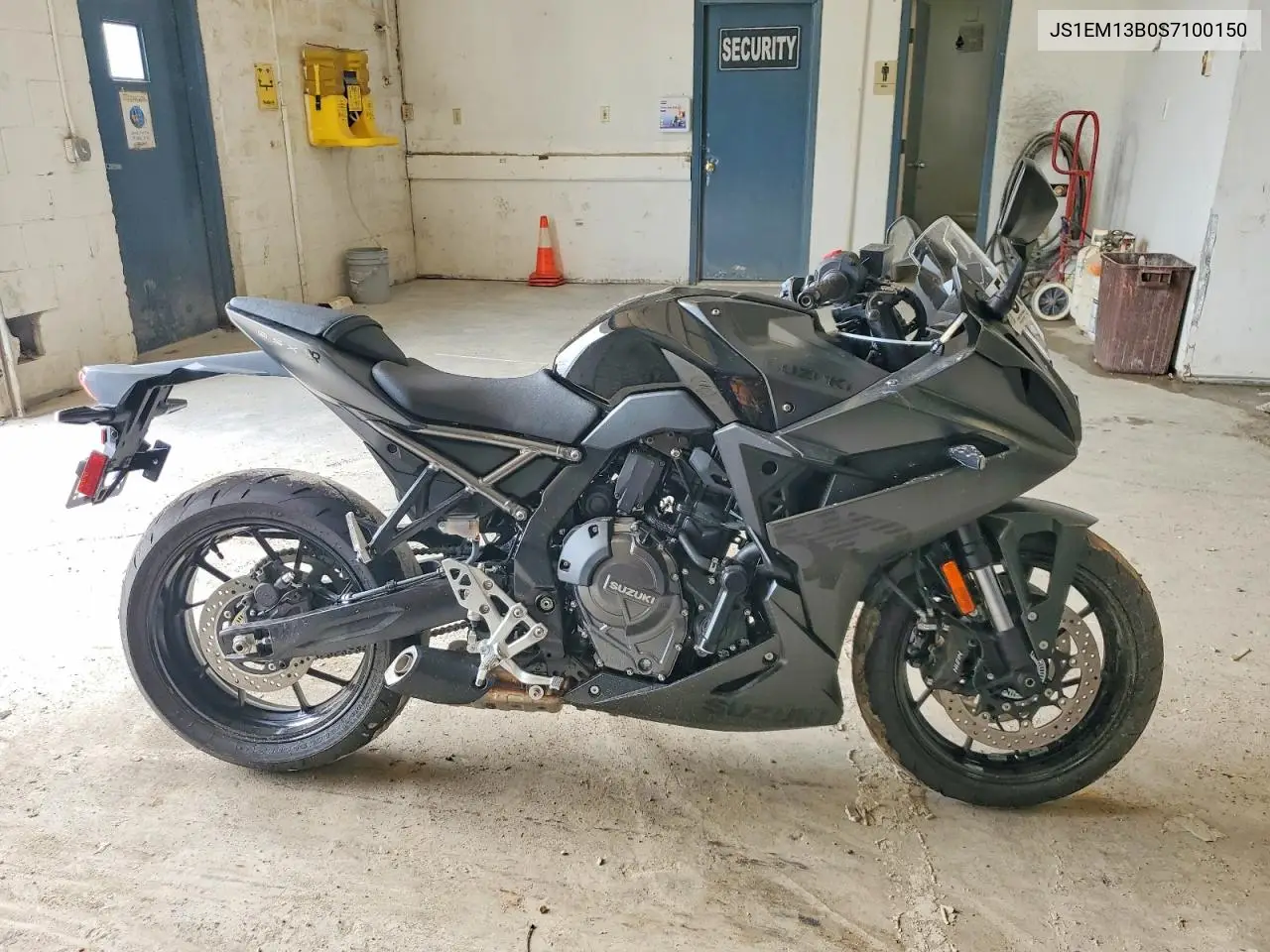 2025 Suzuki Gsx800 F VIN: JS1EM13B0S7100150 Lot: 58292986