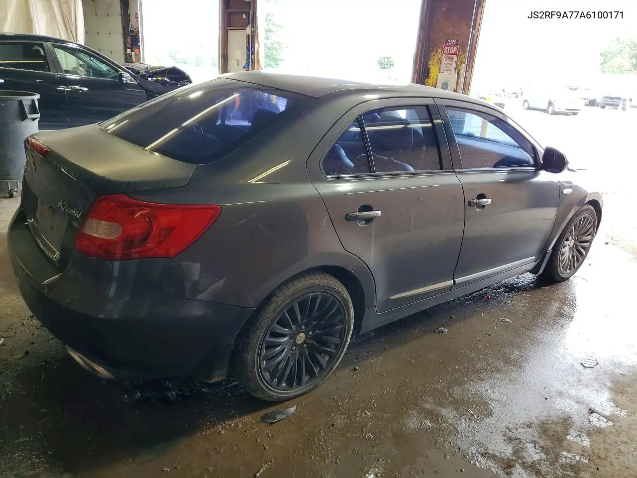 2010 Suzuki Kizashi Sls VIN: JS2RF9A77A6100171 Lot: 61016486