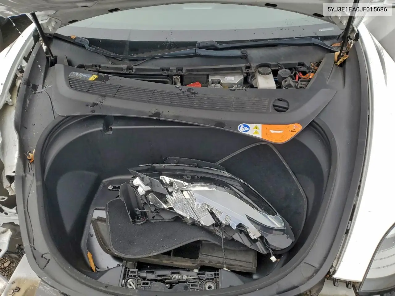 5YJ3E1EA0JF015686 2018 Tesla Model 3