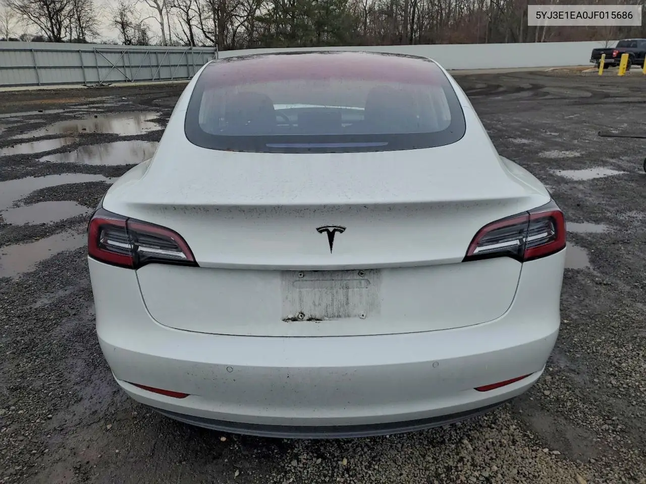 5YJ3E1EA0JF015686 2018 Tesla Model 3