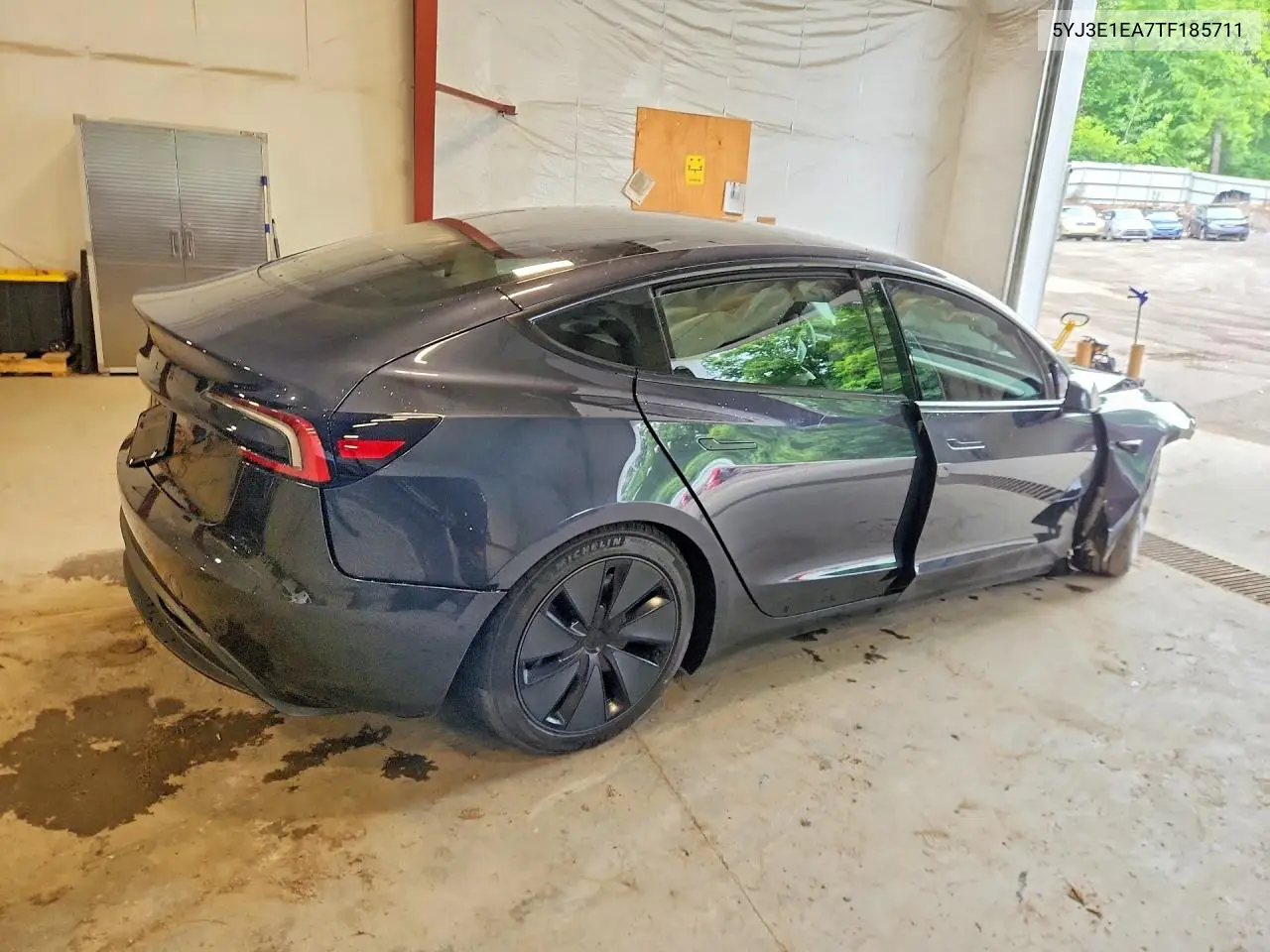 2026 Tesla Model 3 VIN: 5YJ3E1EA7TF185711 Lot: 61914426