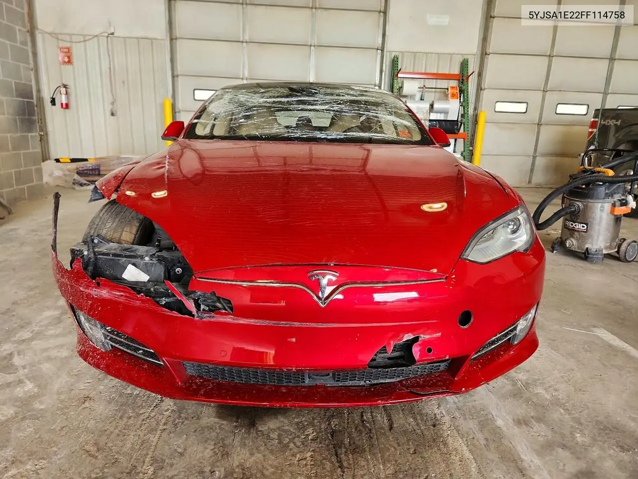2015 Tesla Model S VIN: 5YJSA1E22FF114758 Lot: 51891846
