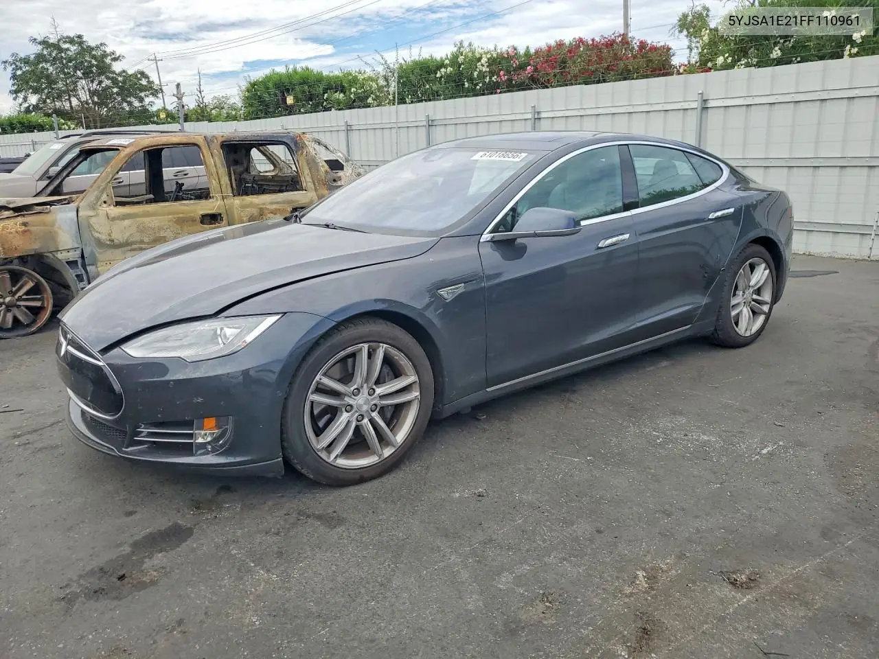 2015 Tesla Model S VIN: 5YJSA1E21FF110961 Lot: 61018656