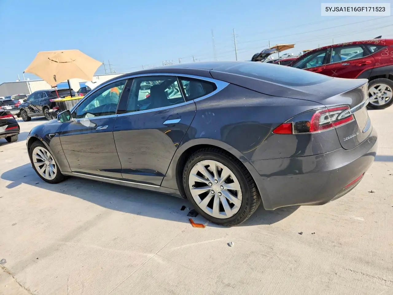 2016 Tesla Model S VIN: 5YJSA1E16GF171523 Lot: 61872106