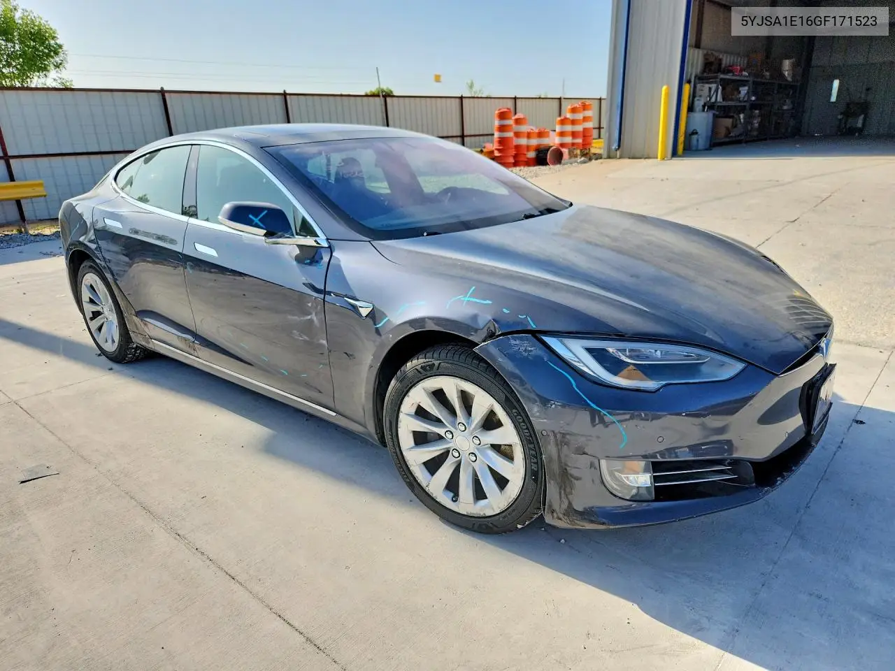 2016 Tesla Model S VIN: 5YJSA1E16GF171523 Lot: 61872106