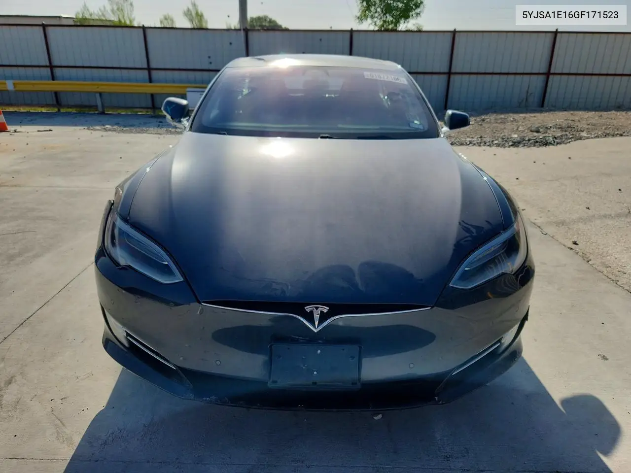 2016 Tesla Model S VIN: 5YJSA1E16GF171523 Lot: 61872106