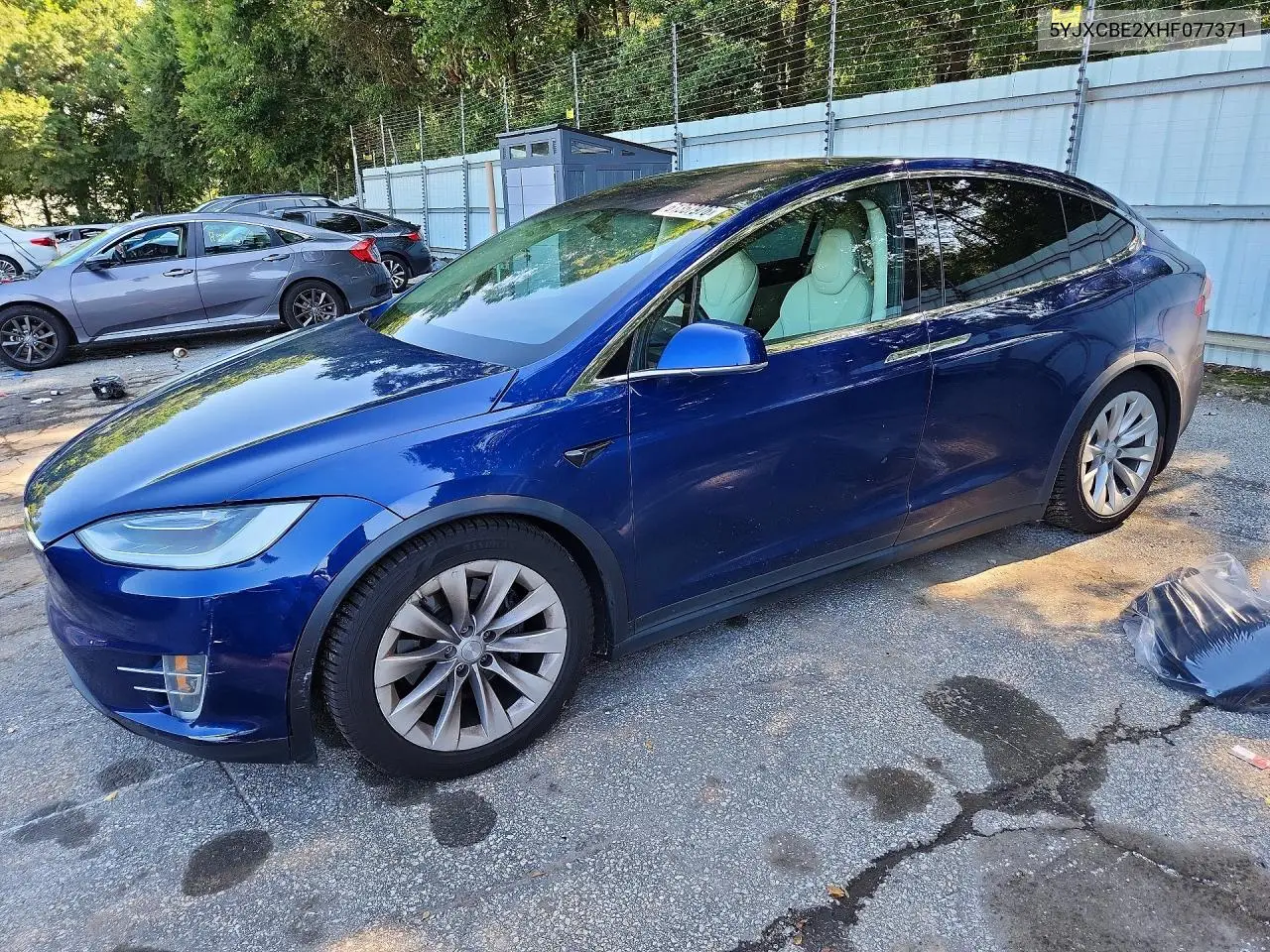 2017 Tesla Model X VIN: 5YJXCBE2XHF077371 Lot: 61357976