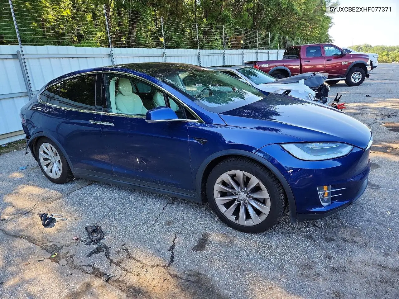 2017 Tesla Model X VIN: 5YJXCBE2XHF077371 Lot: 61357976