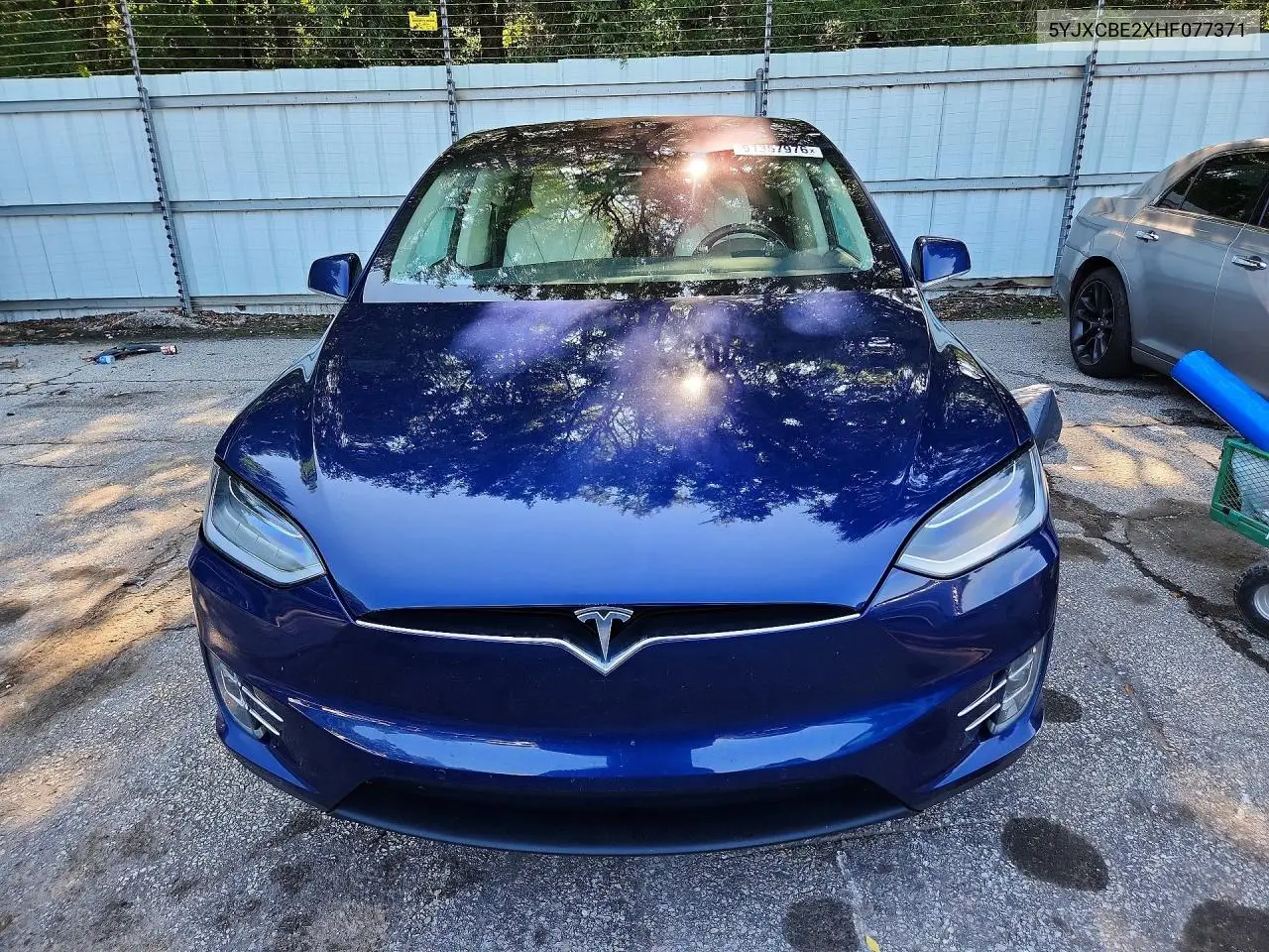 2017 Tesla Model X VIN: 5YJXCBE2XHF077371 Lot: 61357976