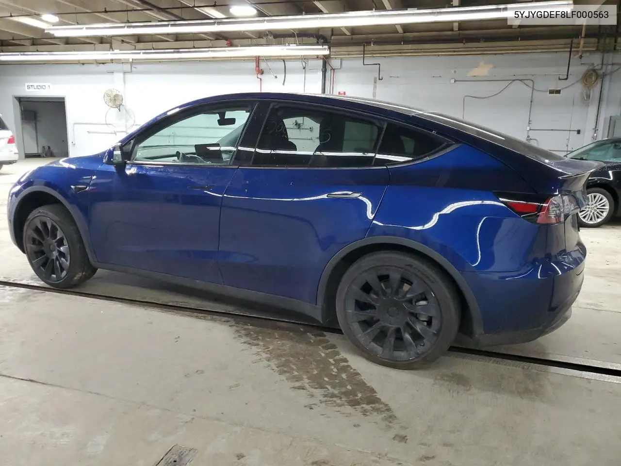 2020 Tesla Model Y VIN: 5YJYGDEF8LF000563 Lot: 52551125