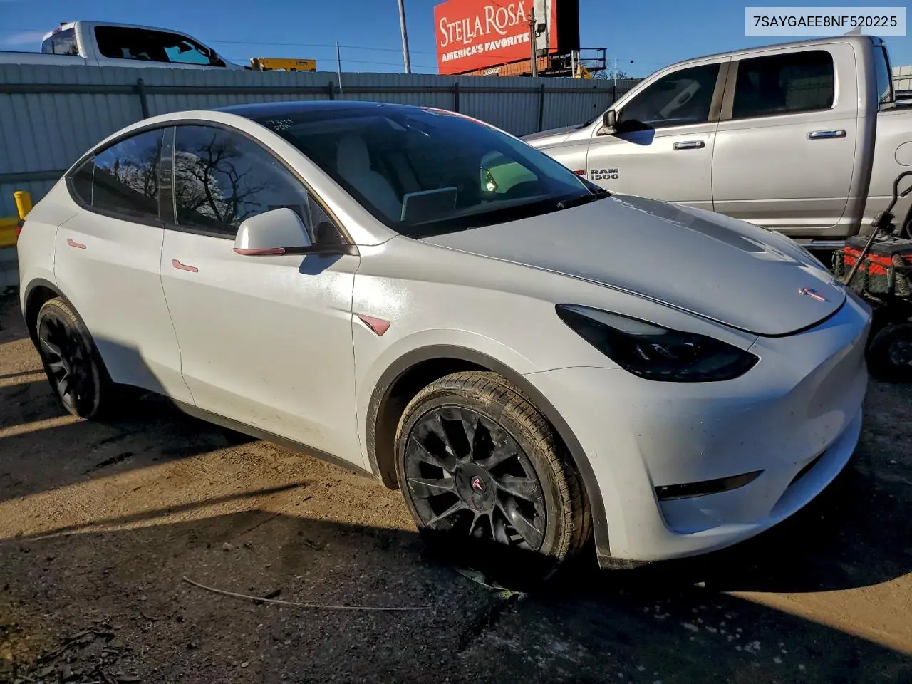 7SAYGAEE8NF520225 2022 Tesla Model Y