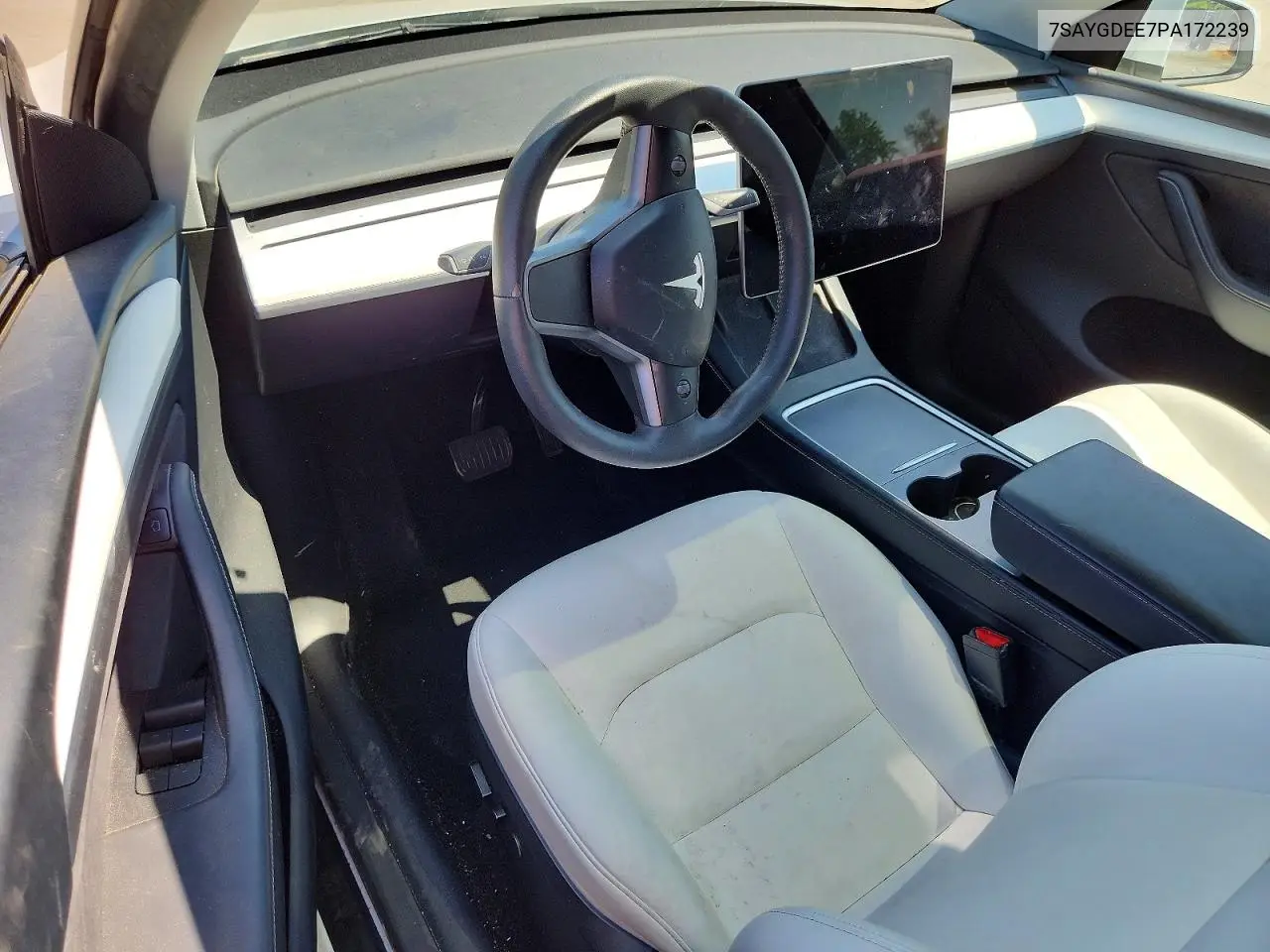 2023 Tesla Model Y VIN: 7SAYGDEE7PA172239 Lot: 61427556