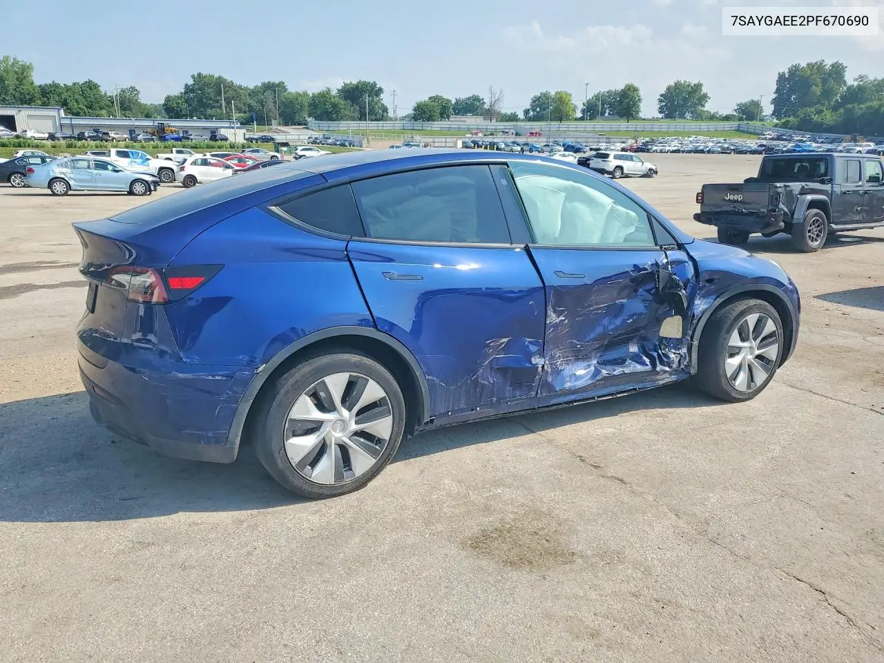 2023 Tesla Model Y VIN: 7SAYGAEE2PF670690 Lot: 61866856