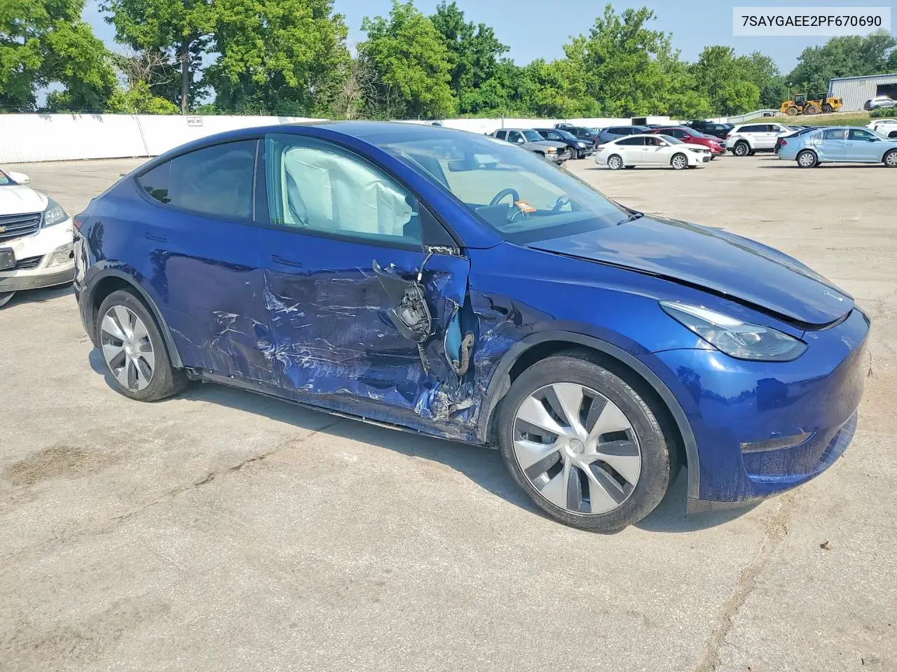 2023 Tesla Model Y VIN: 7SAYGAEE2PF670690 Lot: 61866856