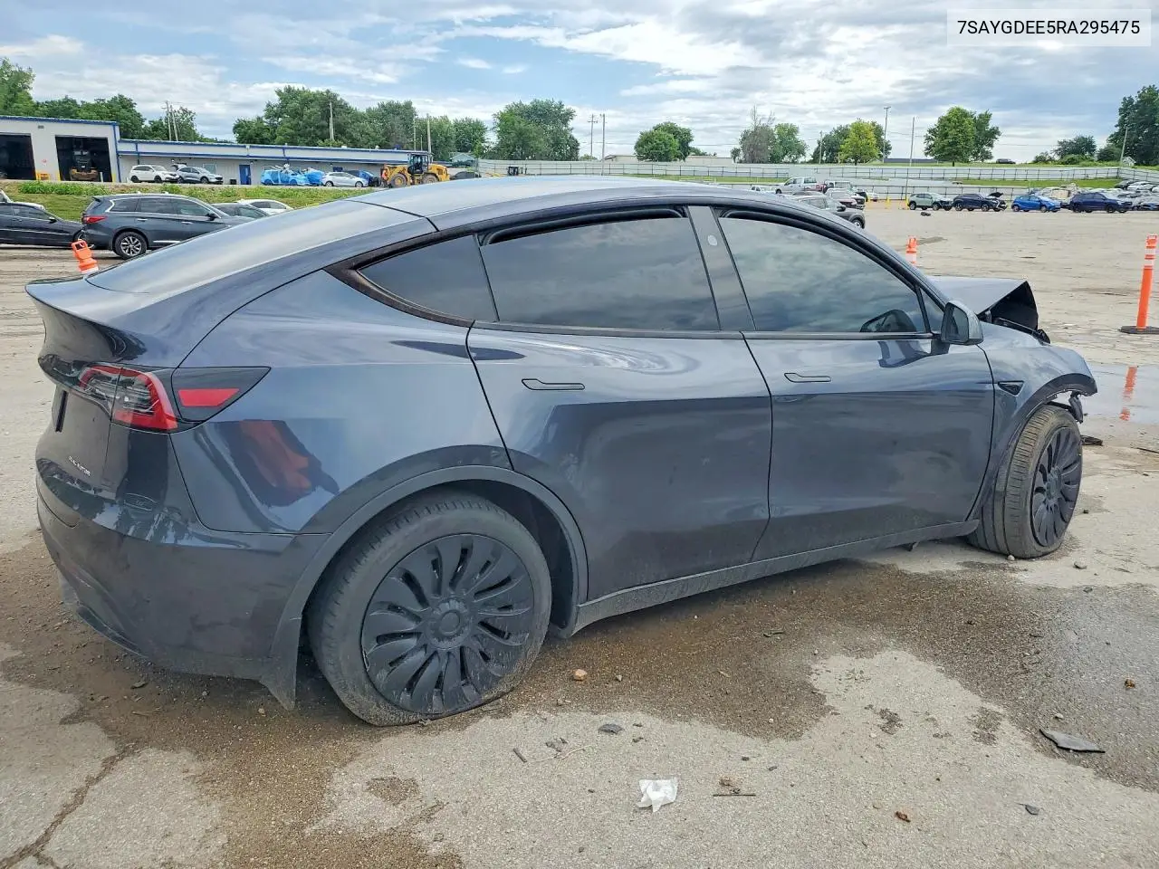 2024 Tesla Model Y VIN: 7SAYGDEE5RA295475 Lot: 57613156