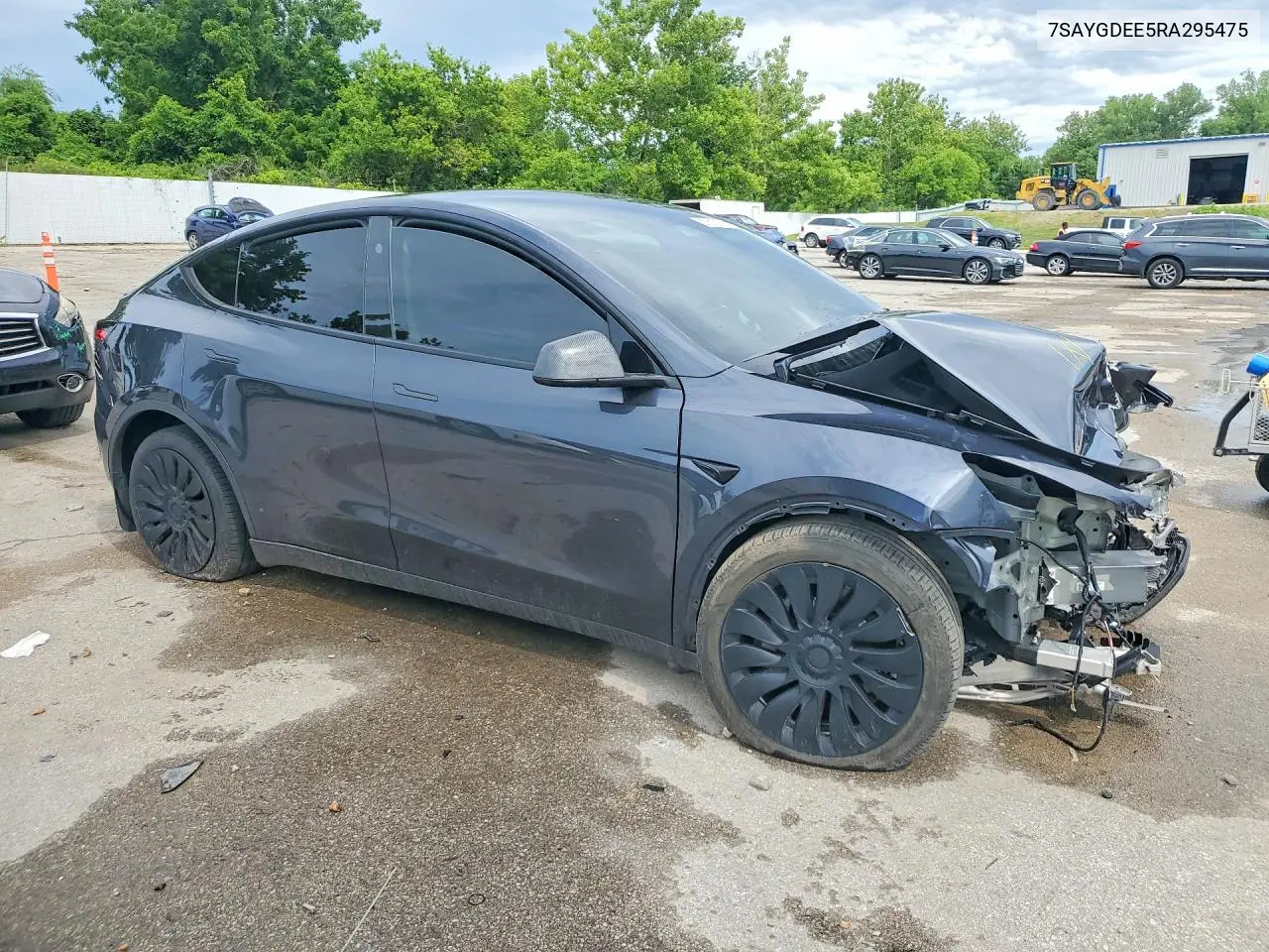 2024 Tesla Model Y VIN: 7SAYGDEE5RA295475 Lot: 57613156