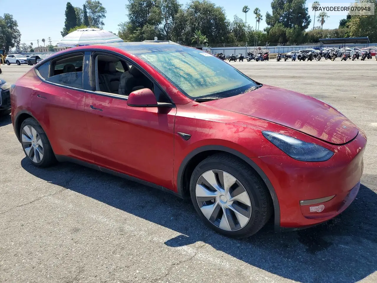 2024 Tesla Model Y VIN: 7SAYGDEE0RF070948 Lot: 61969116