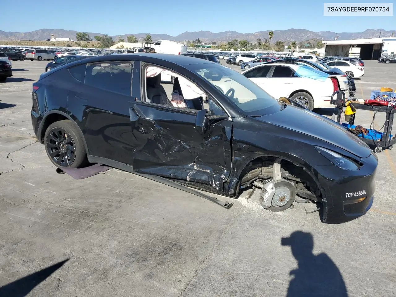 7SAYGDEE9RF070754 2024 Tesla Y