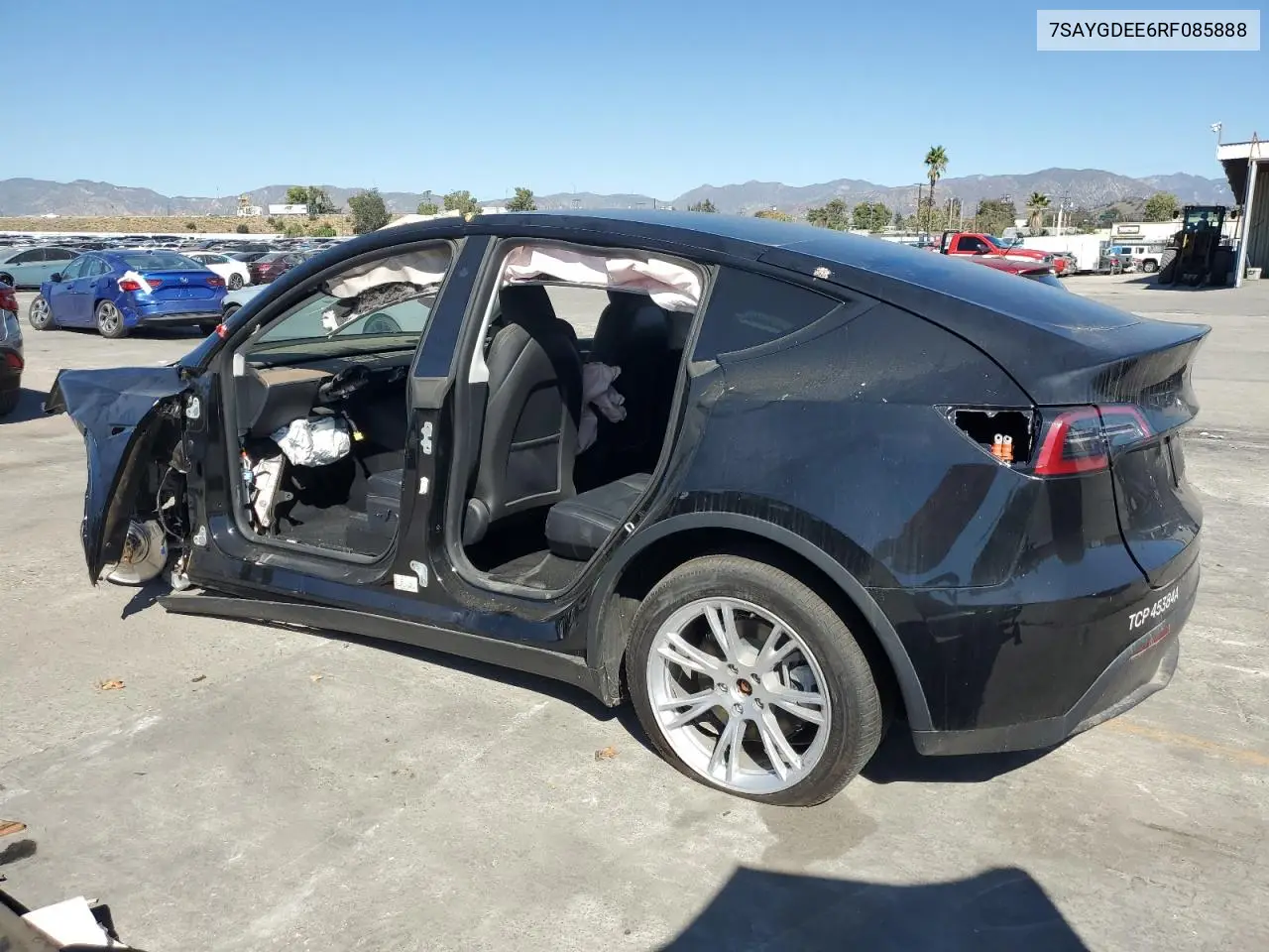 7SAYGDEE6RF085888 2024 Tesla Y