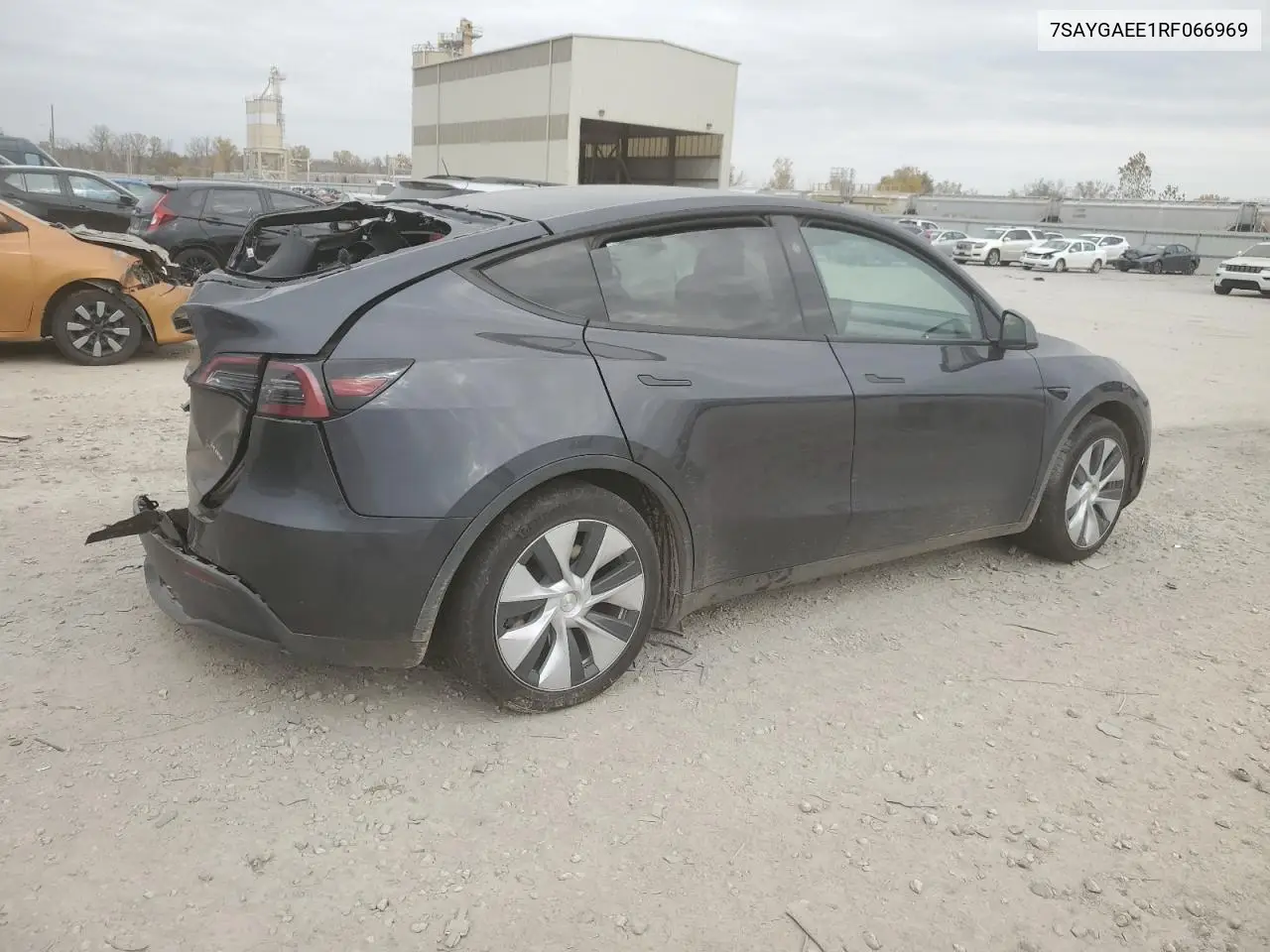 7SAYGAEE1RF066969 2024 Tesla Model Y