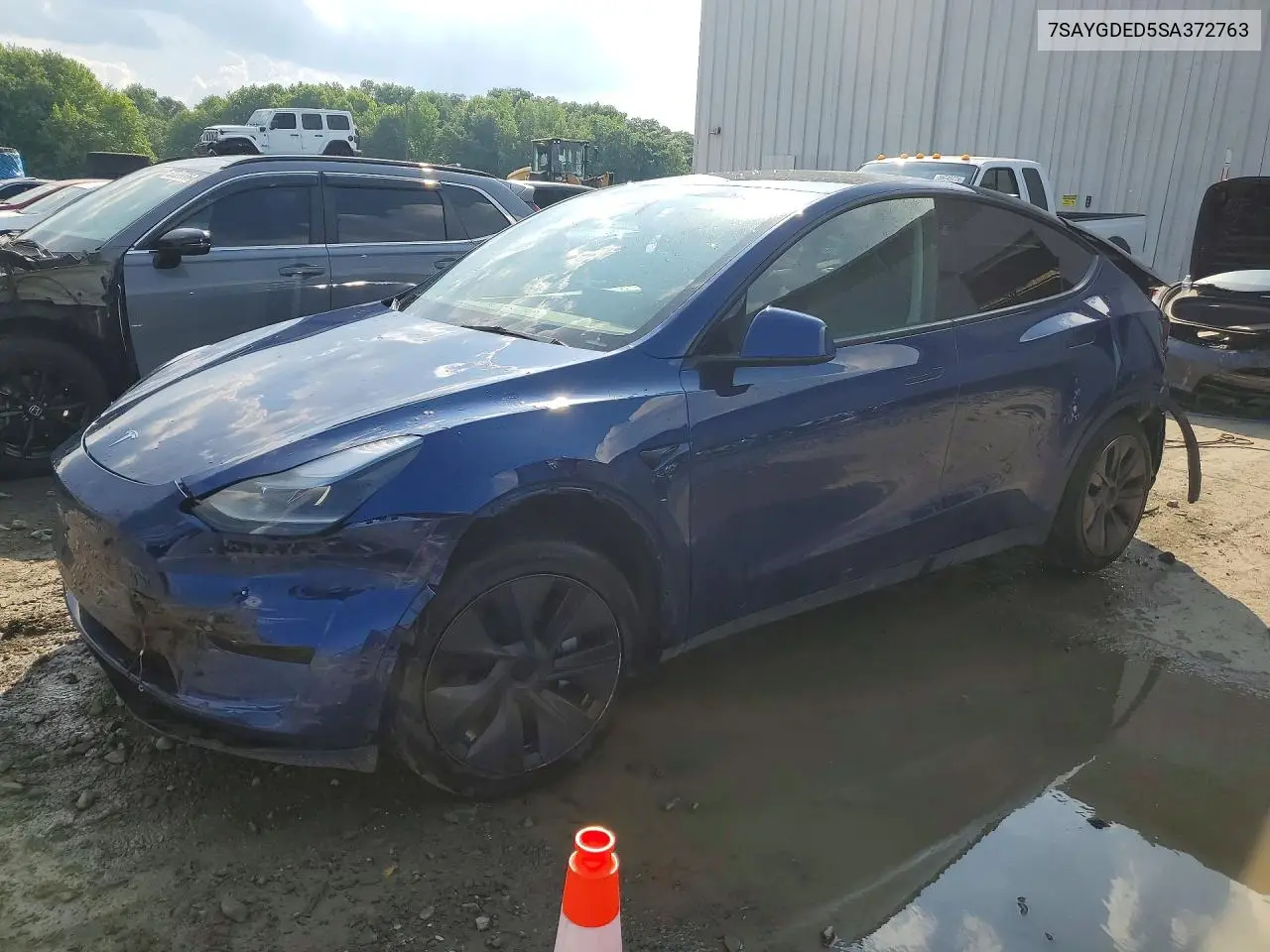 2025 Tesla Model Y VIN: 7SAYGDED5SA372763 Lot: 57120146