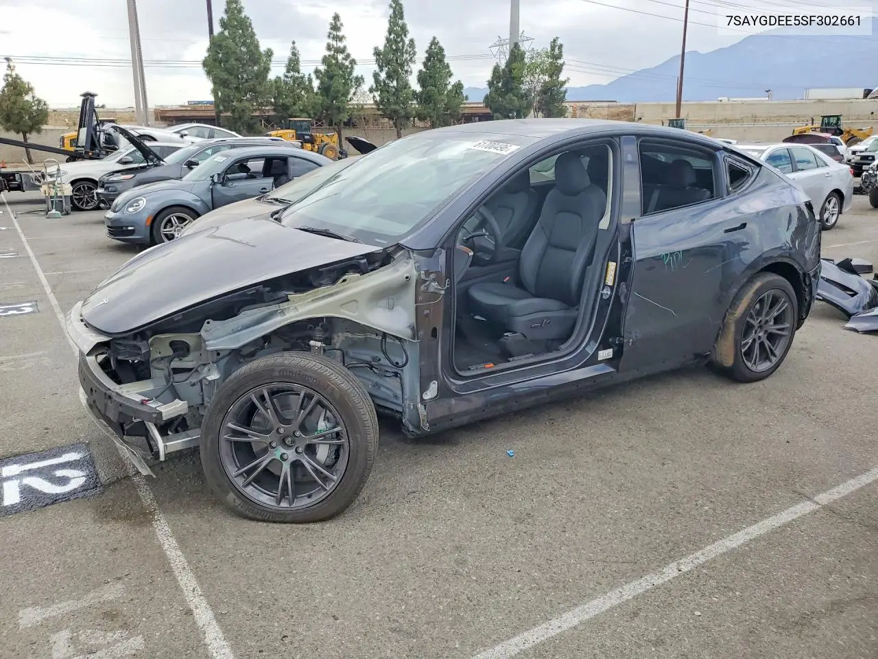 2025 Tesla Model Y VIN: 7SAYGDEE5SF302661 Lot: 61700496