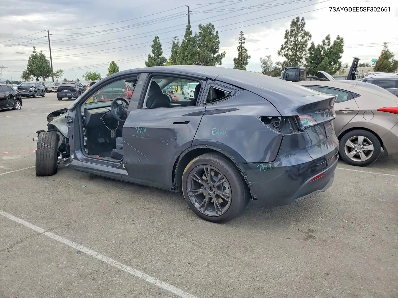 2025 Tesla Model Y VIN: 7SAYGDEE5SF302661 Lot: 61700496