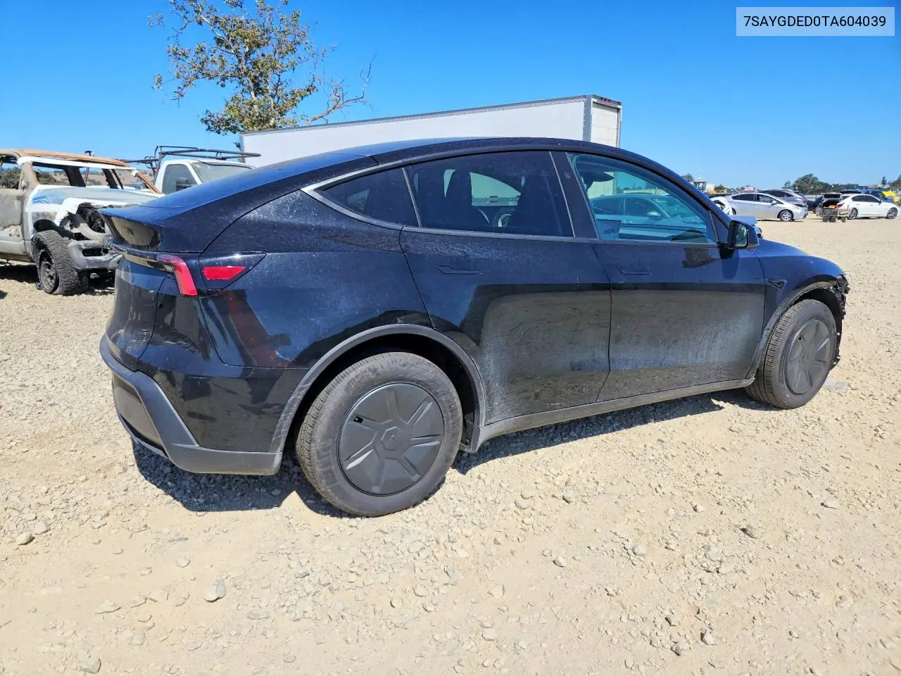 2026 Tesla Model Y VIN: 7SAYGDED0TA604039 Lot: 60700016