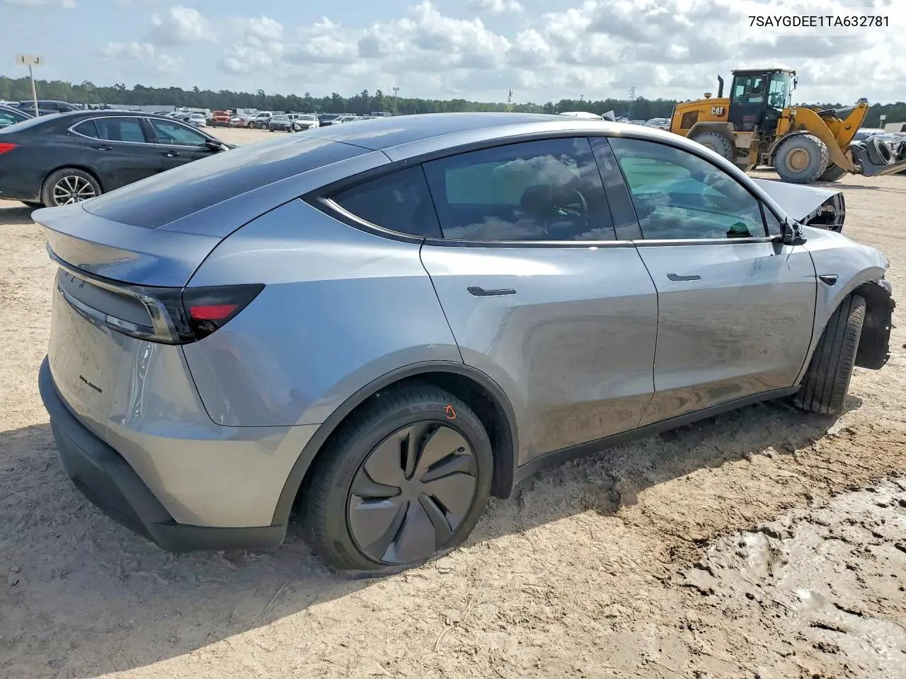 2026 Tesla Model Y VIN: 7SAYGDEE1TA632781 Lot: 61348716
