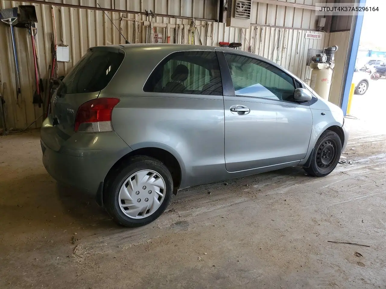 2010 Toyota Yaris Base VIN: JTDJT4K37A5296164 Lot: 56947826