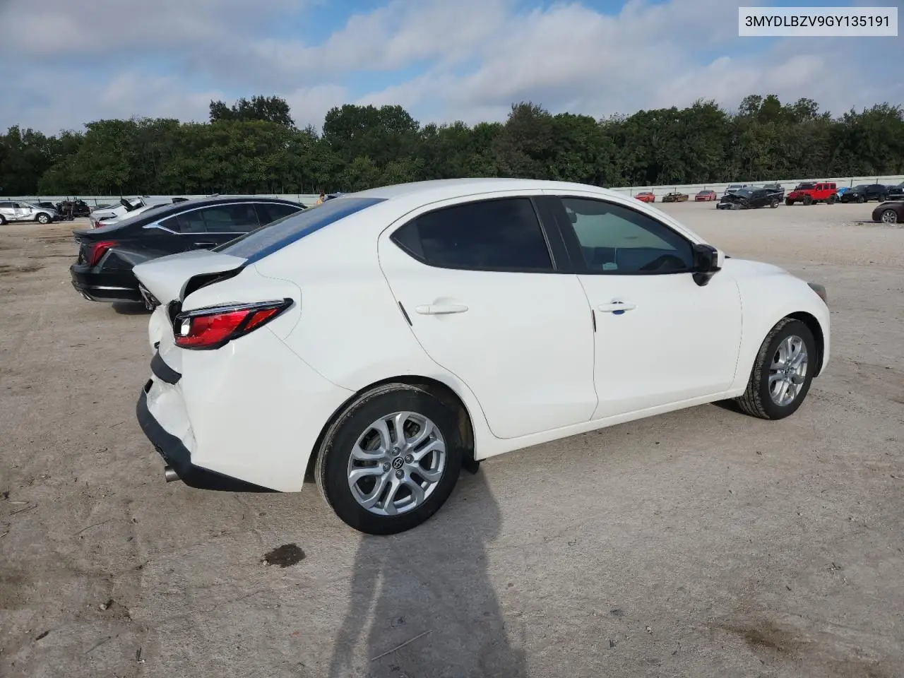 3MYDLBZV9GY135191 2016 Toyota Scion Ia