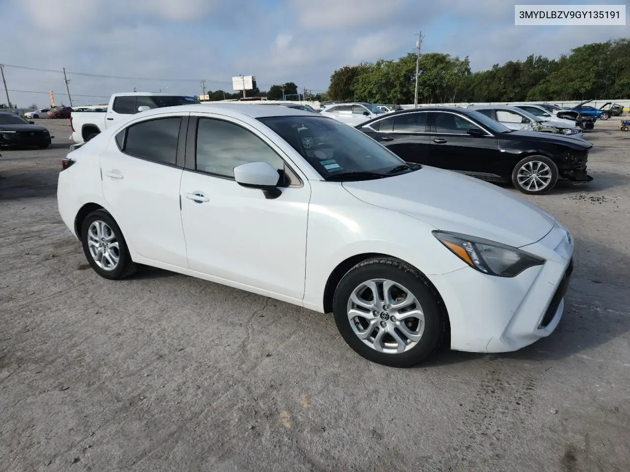 3MYDLBZV9GY135191 2016 Toyota Scion Ia