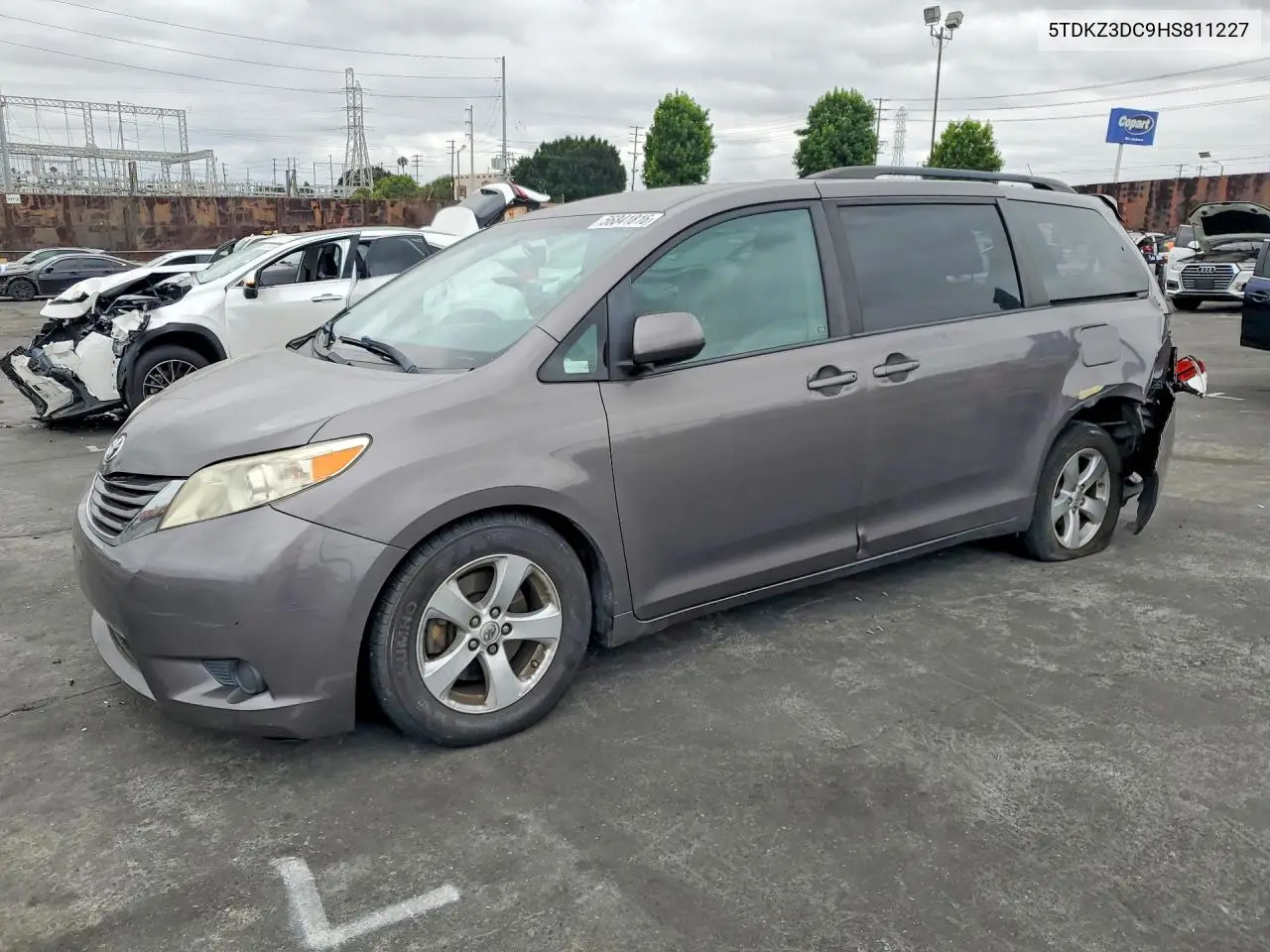 2017 Toyota Sienna Le VIN: 5TDKZ3DC9HS811227 Lot: 56841816
