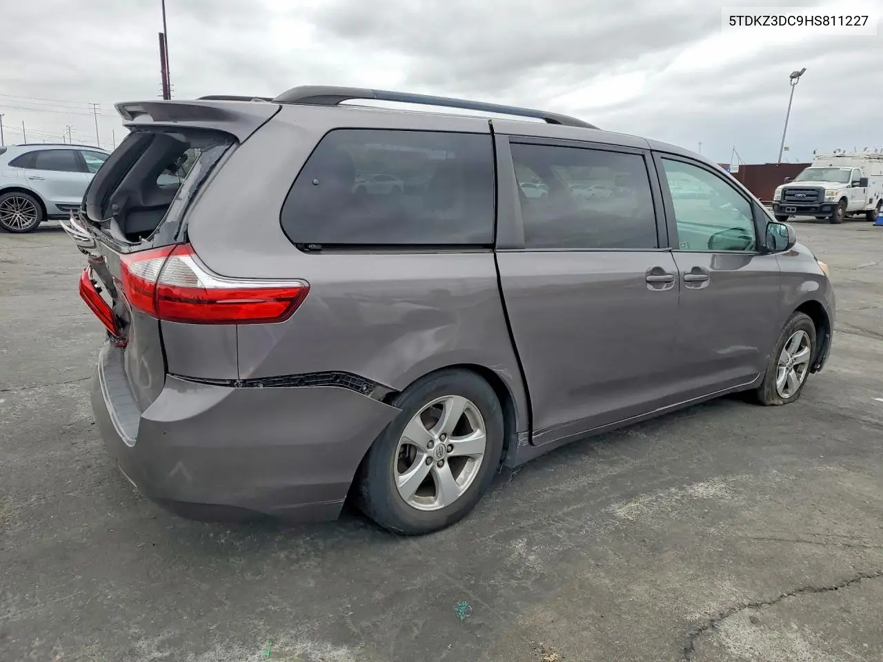 2017 Toyota Sienna Le VIN: 5TDKZ3DC9HS811227 Lot: 56841816
