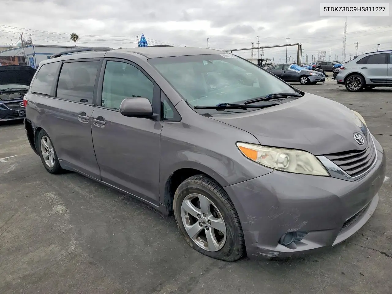 2017 Toyota Sienna Le VIN: 5TDKZ3DC9HS811227 Lot: 56841816
