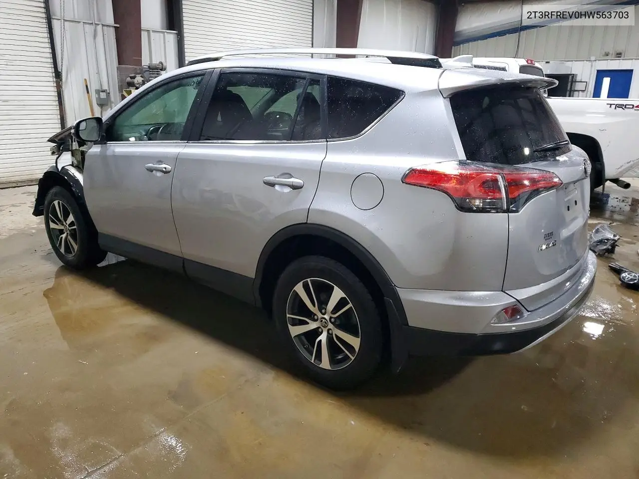 2017 Toyota Rav4 Xle VIN: 2T3RFREV0HW563703 Lot: 58256416