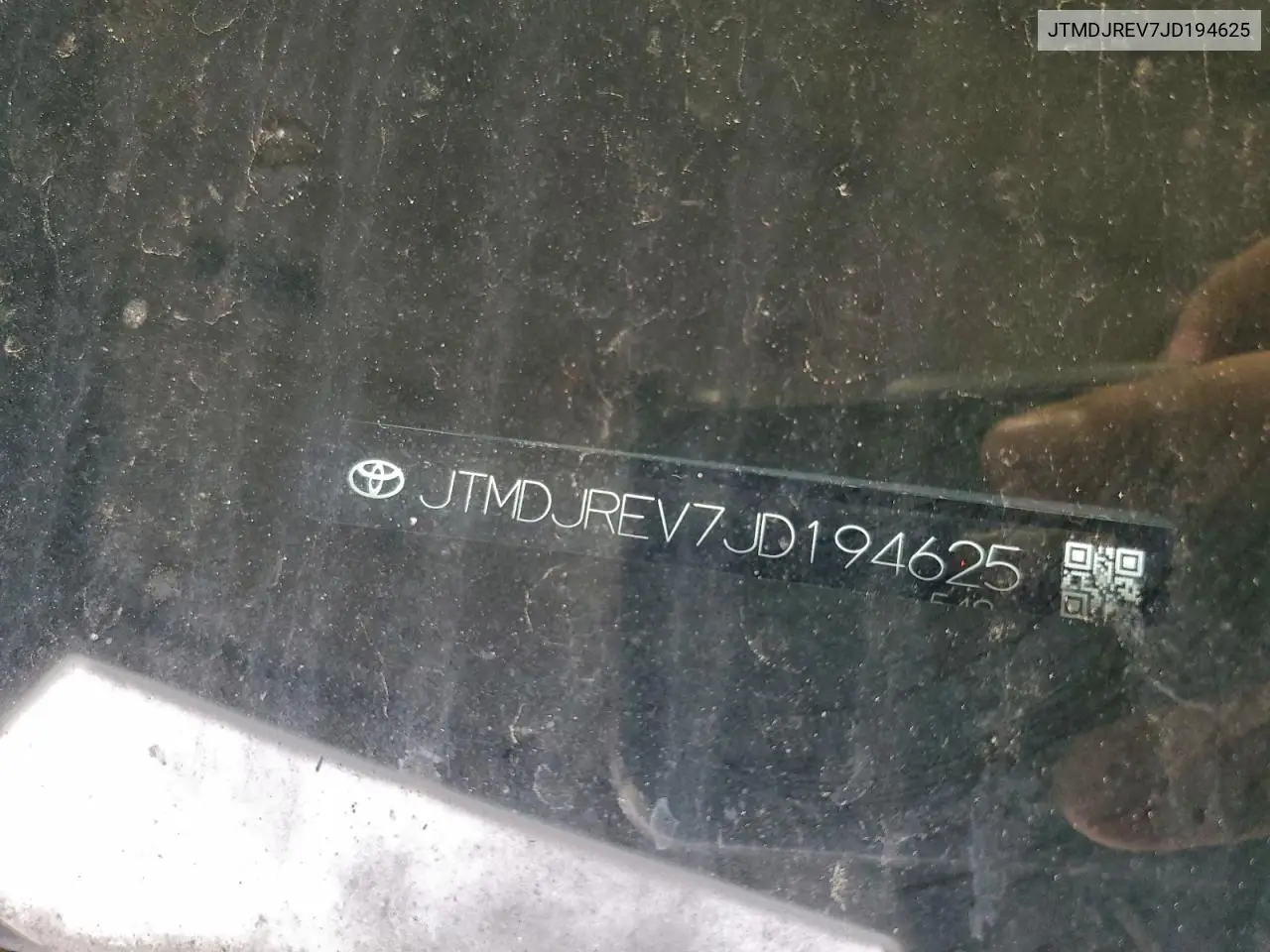 JTMDJREV7JD194625 2018 Toyota Rav4 Hv Limited