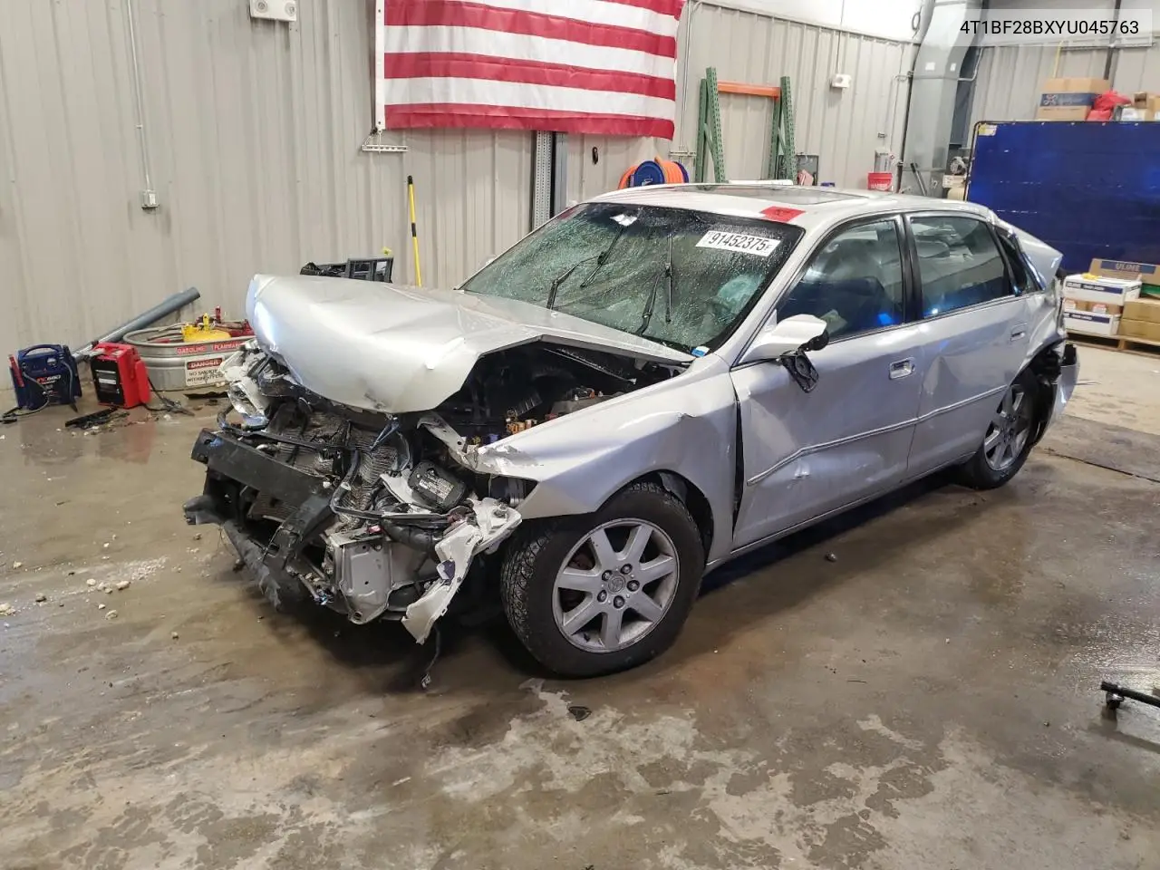 4T1BF28BXYU045763 2000 Toyota Avalon Xl