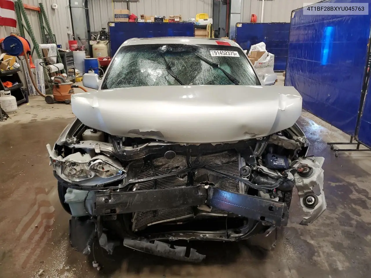 4T1BF28BXYU045763 2000 Toyota Avalon Xl