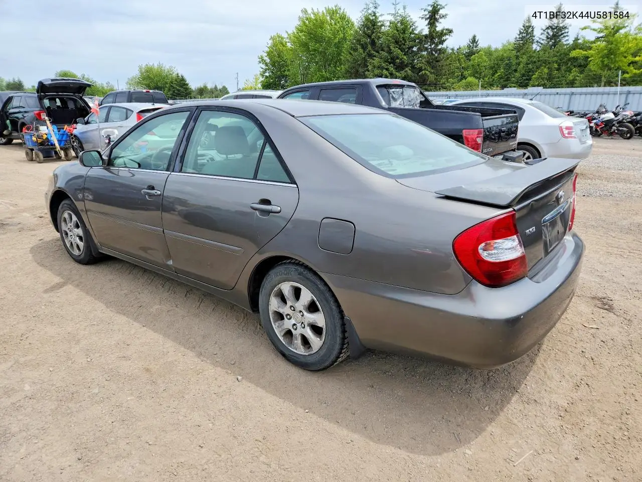 2004 Toyota Camry Le V6 VIN: 4T1BF32K44U581584 Lot: 57908876