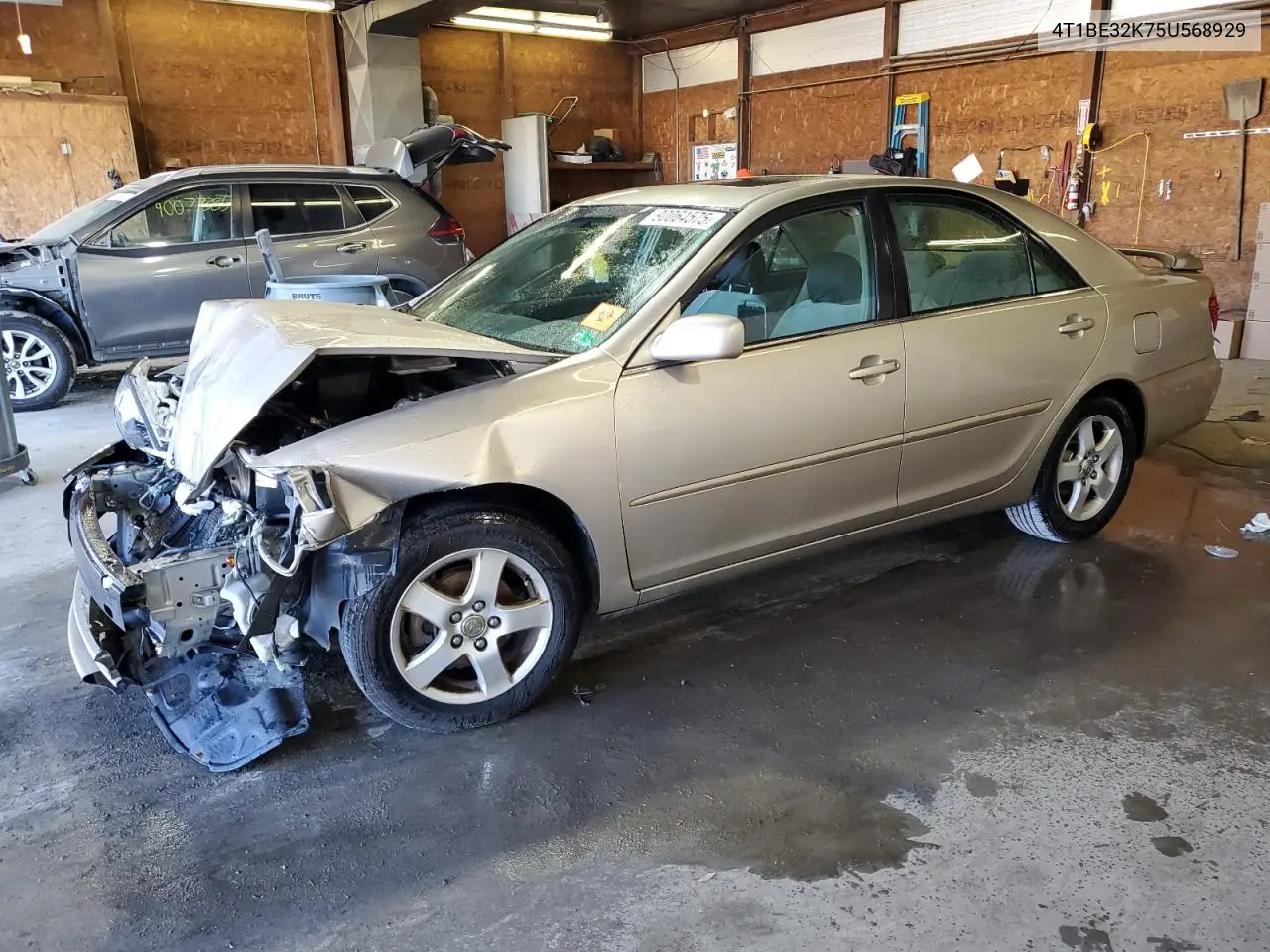 4T1BE32K75U568929 2005 Toyota Camry Le