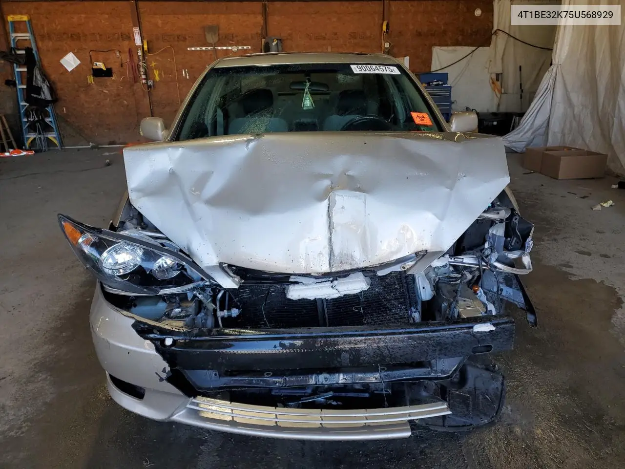 4T1BE32K75U568929 2005 Toyota Camry Le
