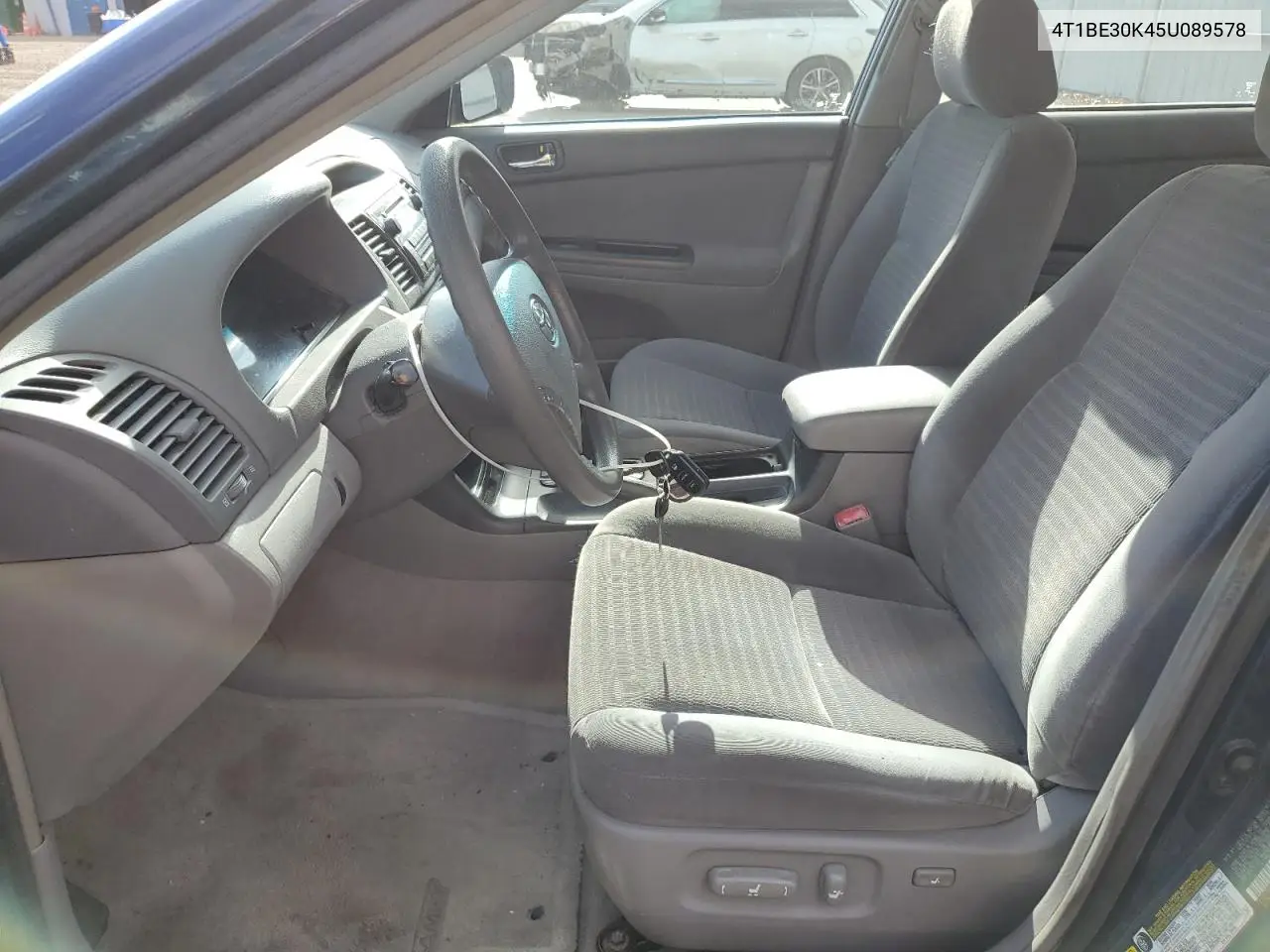 4T1BE30K45U089578 2005 Toyota Camry Le