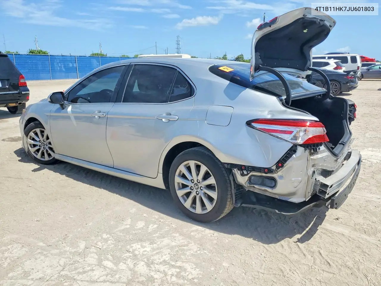 2018 Toyota Camry Le VIN: 4T1B11HK7JU601803 Lot: 62040406
