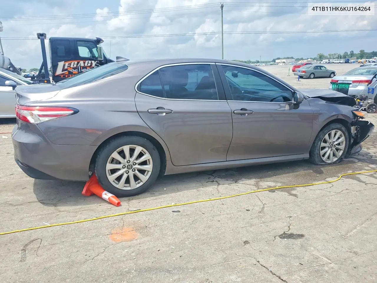 2019 Toyota Camry Le VIN: 4T1B11HK6KU164264 Lot: 62082786