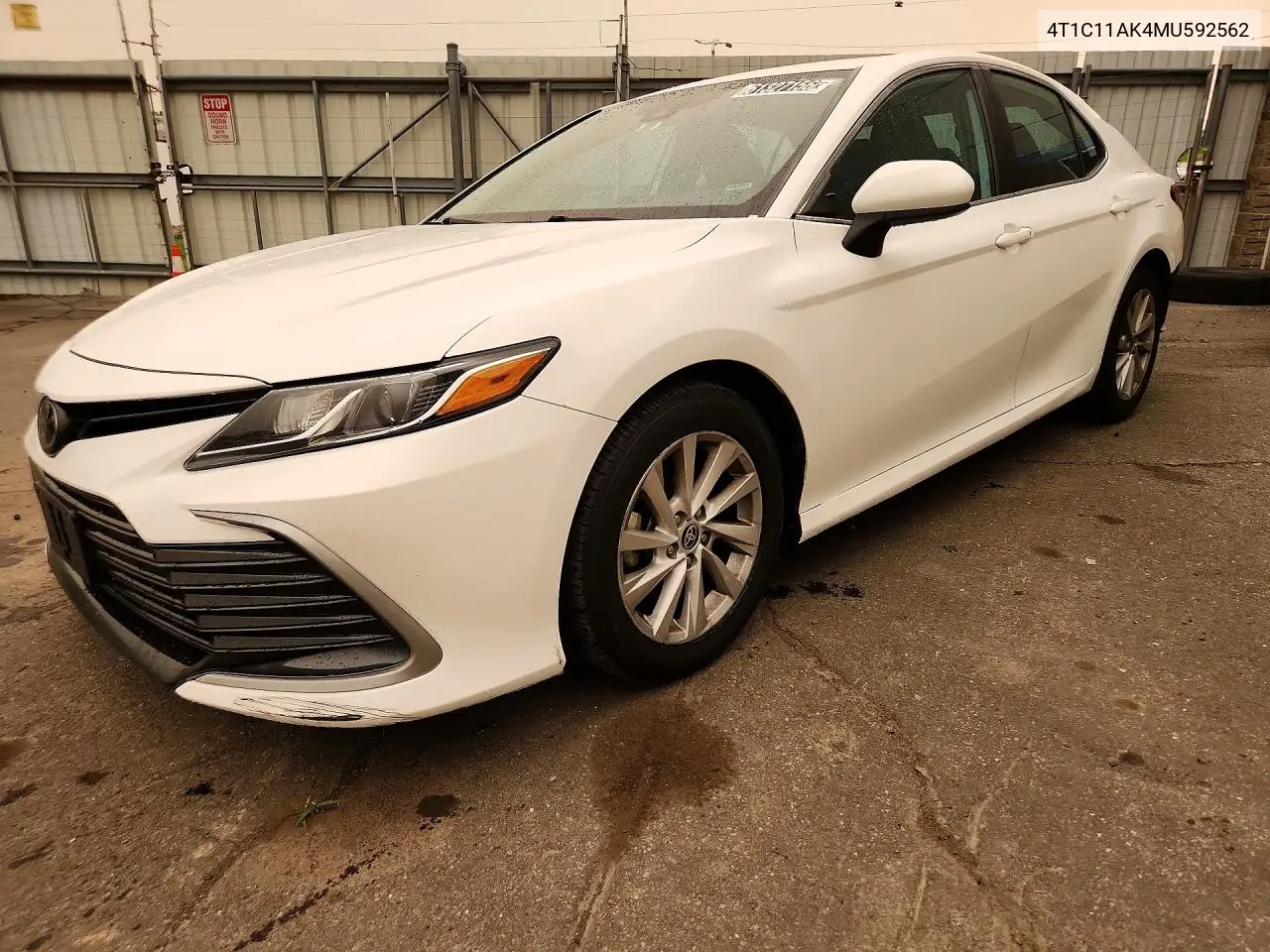 2021 Toyota Camry Le VIN: 4T1C11AK4MU592562 Lot: 61327156