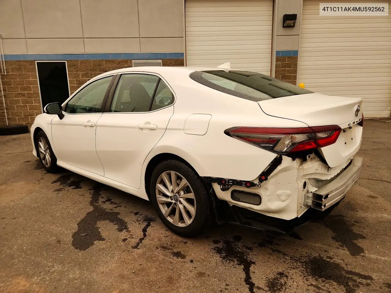 2021 Toyota Camry Le VIN: 4T1C11AK4MU592562 Lot: 61327156