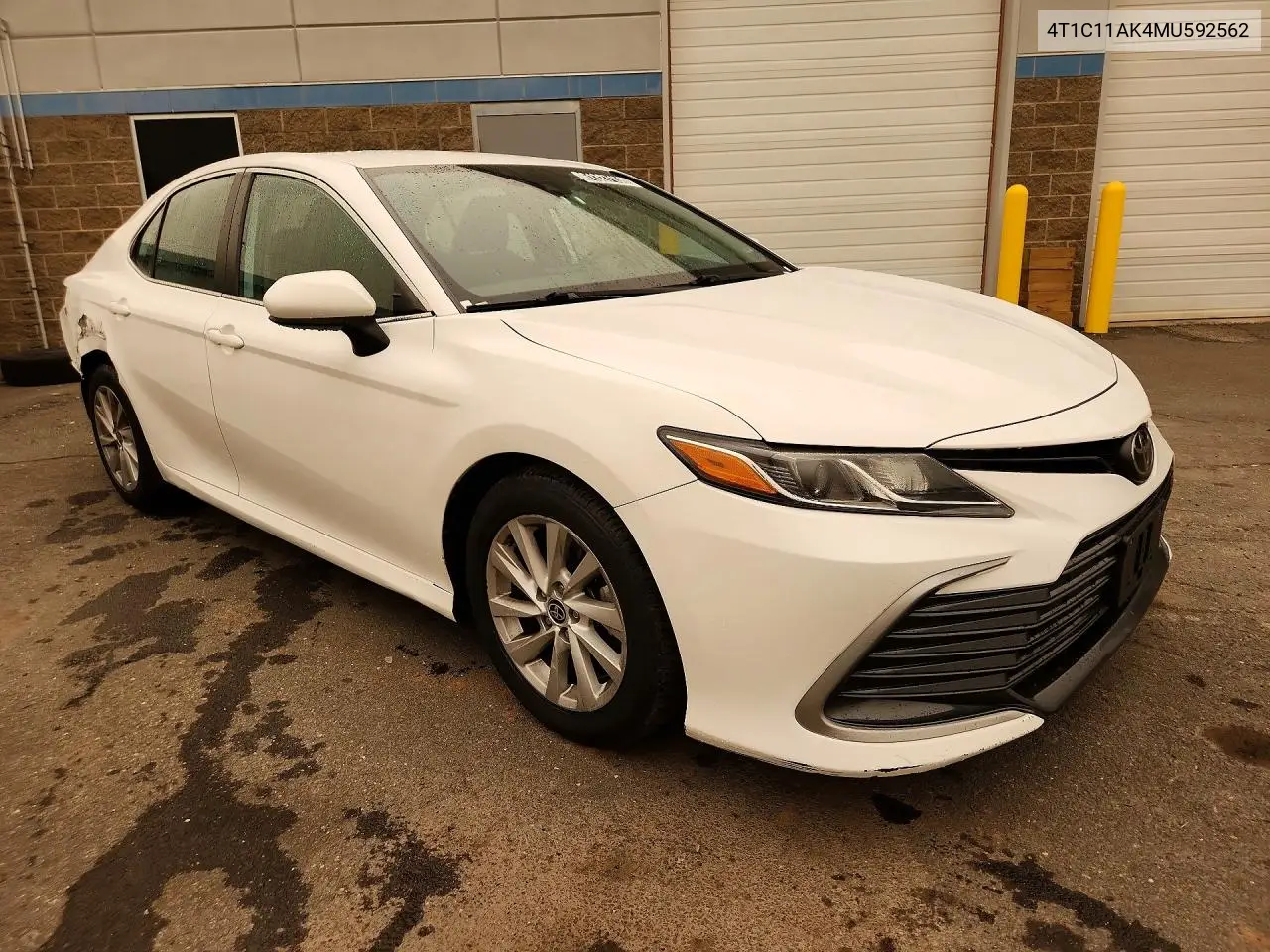 2021 Toyota Camry Le VIN: 4T1C11AK4MU592562 Lot: 61327156