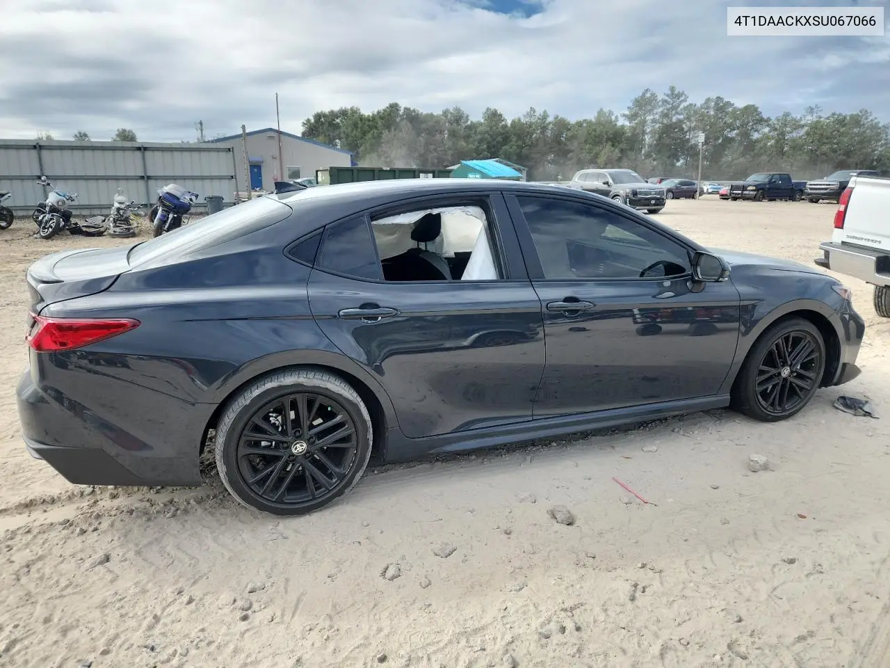 4T1DAACKXSU067066 2025 Toyota Camry Se