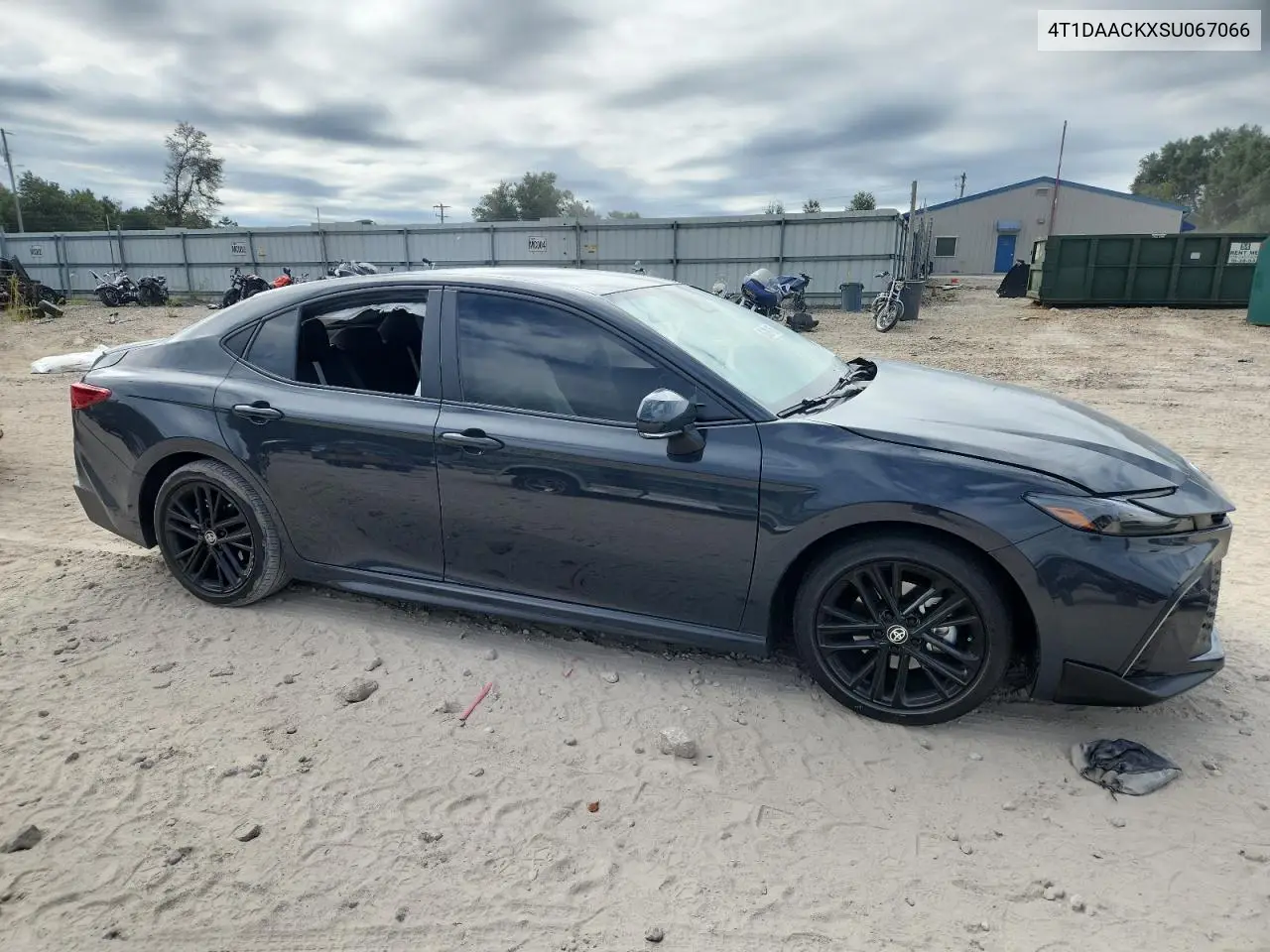 4T1DAACKXSU067066 2025 Toyota Camry Se
